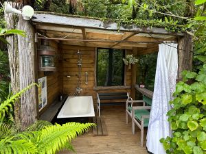 Lake End Hotel Outdoor Tub 2